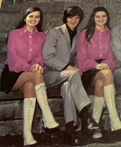 Re: CELEBRITIES IN BLOUSES 10629-re--celebrities-in-blouses.jpg