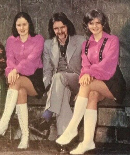 Re: CELEBRITIES IN BLOUSES 10630-re--celebrities-in-blouses.jpg