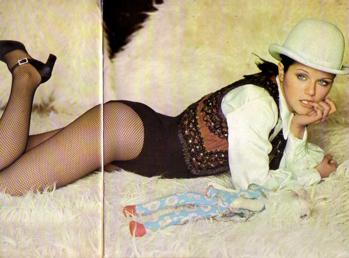 Re: CELEBRITIES IN BLOUSES 1075-re--celebrities-in-blouses.jpg