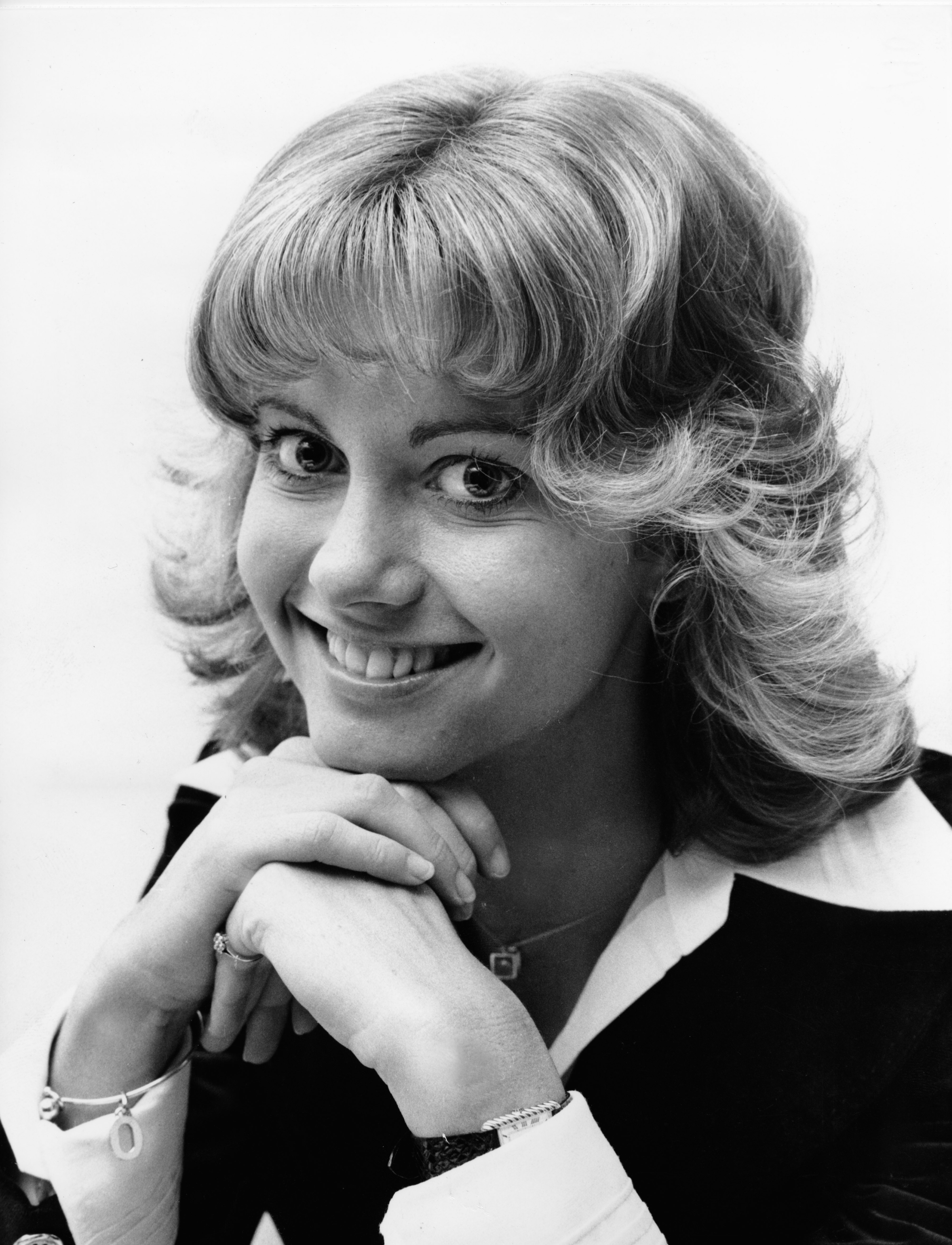 Re: CELEBRITIES IN BLOUSES 10796-re--celebrities-in-blouses.jpg