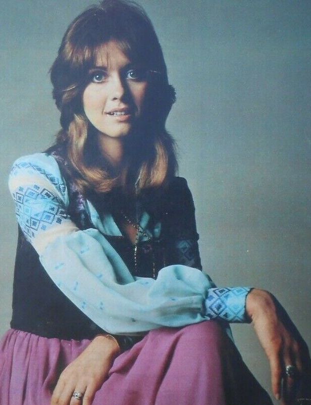 Re: CELEBRITIES IN BLOUSES 10963-re--celebrities-in-blouses.jpg