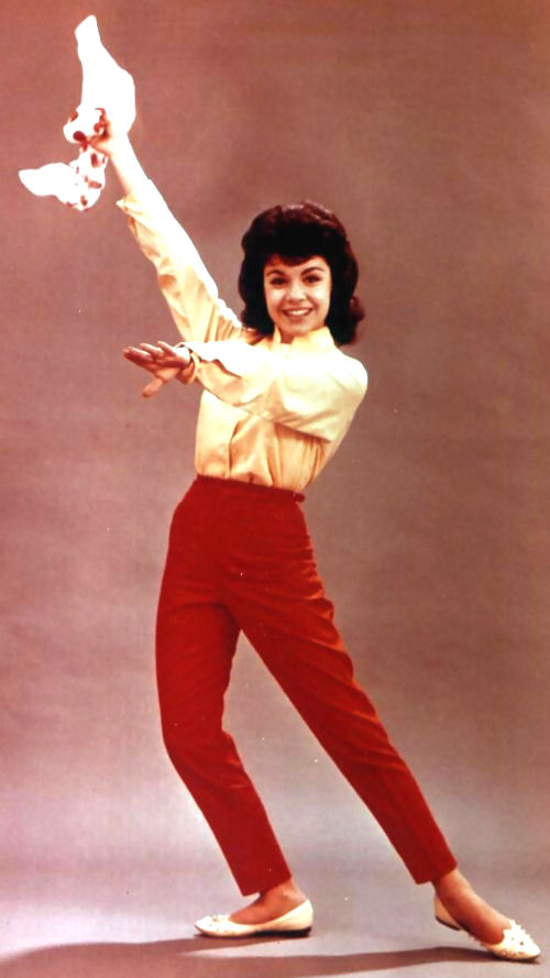 Re: CELEBRITIES IN BLOUSES 1105-re--celebrities-in-blouses.jpg