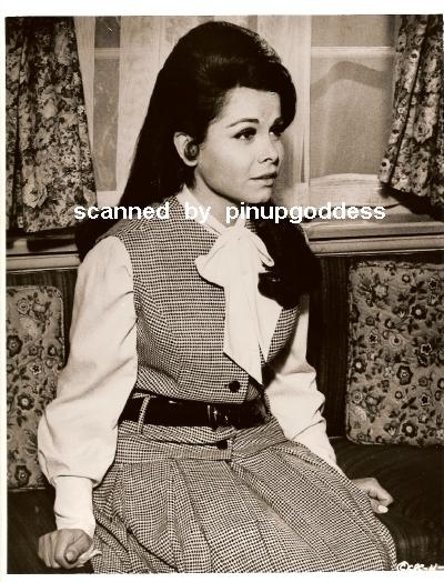 Re: CELEBRITIES IN BLOUSES 1109-re--celebrities-in-blouses.jpg