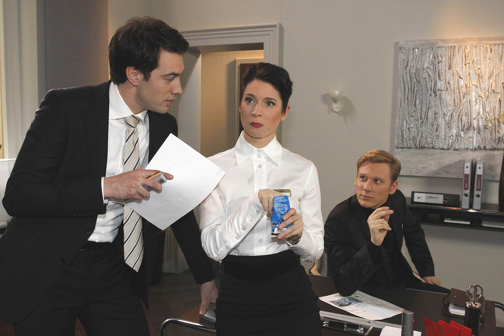 Re: CELEBRITIES IN BLOUSES 170-re--celebrities-in-blouses.jpg