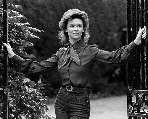 Re: CELEBRITIES IN BLOUSES 2103-re--celebrities-in-blouses.jpg