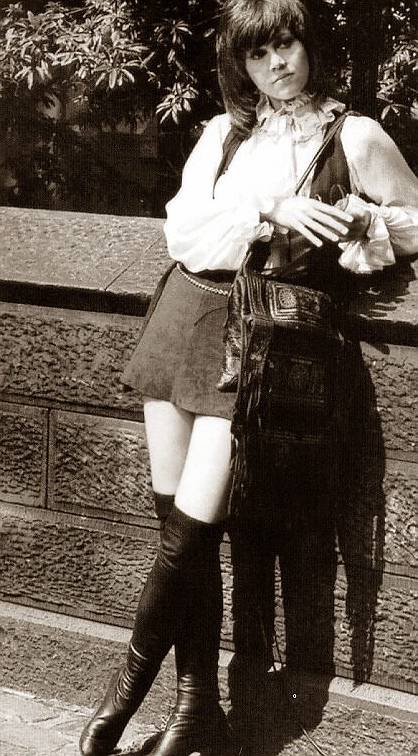 Re: CELEBRITIES IN BLOUSES 2798-re--celebrities-in-blouses.jpg