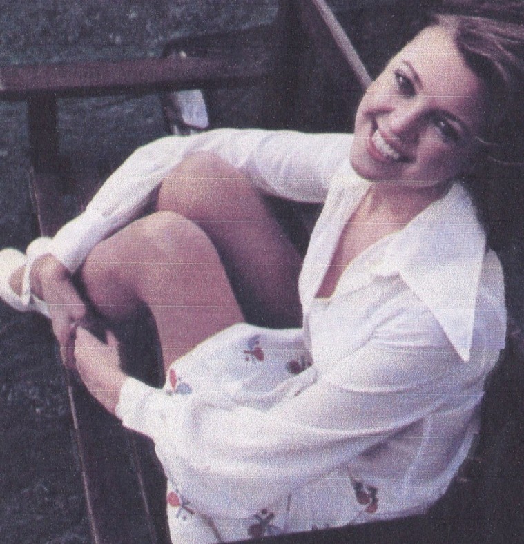 Re: CELEBRITIES IN BLOUSES 2878-re--celebrities-in-blouses.jpg