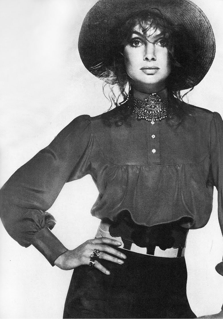 Re: CELEBRITIES IN BLOUSES 3301-re--celebrities-in-blouses.jpg