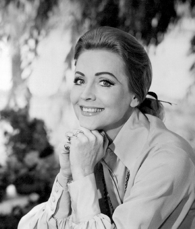 Re: CELEBRITIES IN BLOUSES 3543-re--celebrities-in-blouses.jpg