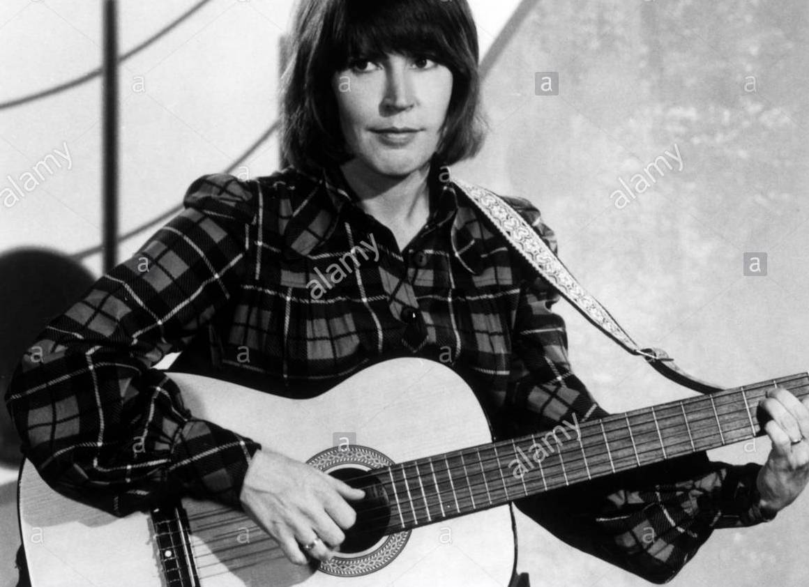 Re: CELEBRITIES IN BLOUSES 3589-re--celebrities-in-blouses.jpg