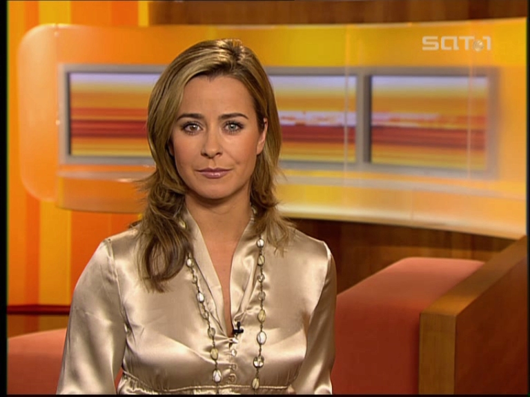 Re: CELEBRITIES IN BLOUSES 359-re--celebrities-in-blouses.jpg