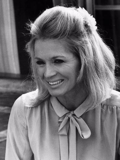 Re: CELEBRITIES IN BLOUSES 370-re--celebrities-in-blouses.jpg