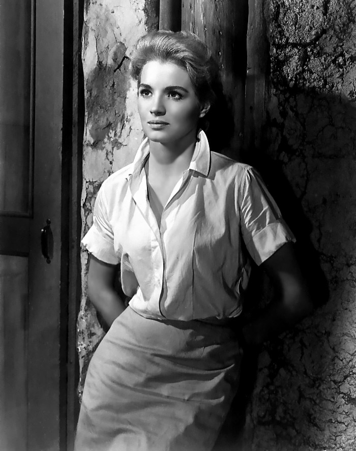 Re: CELEBRITIES IN BLOUSES 372-re--celebrities-in-blouses.jpg