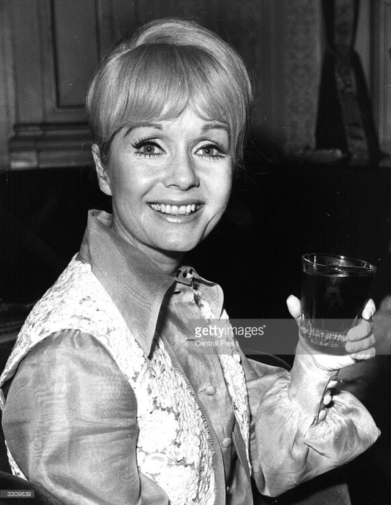 Re: CELEBRITIES IN BLOUSES 3735-re--celebrities-in-blouses.jpg