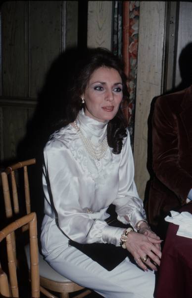 Re: CELEBRITIES IN BLOUSES 3782-re--celebrities-in-blouses.jpg