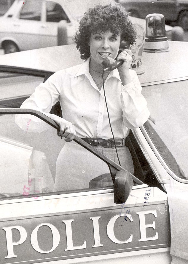 Re: CELEBRITIES IN BLOUSES 4030-re--celebrities-in-blouses.jpg