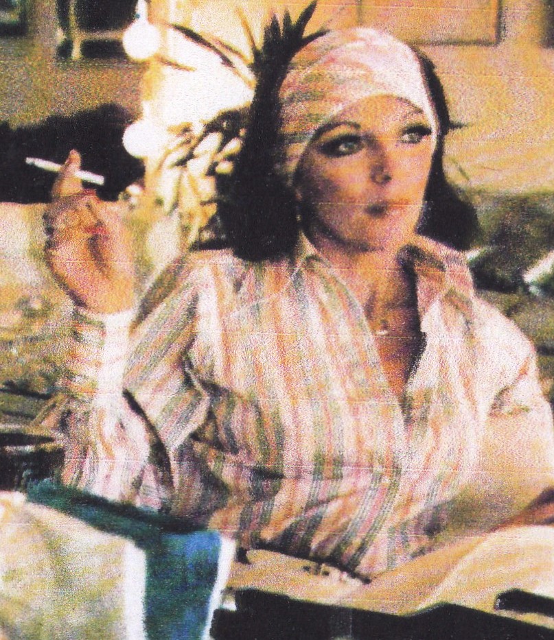 Re: CELEBRITIES IN BLOUSES 4220-re--celebrities-in-blouses.jpg