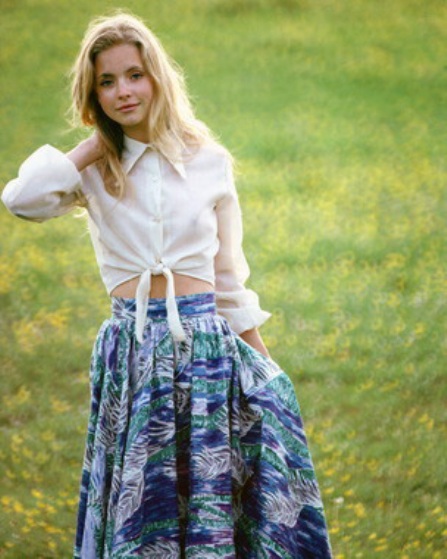 Re: CELEBRITIES IN BLOUSES 4527-re--celebrities-in-blouses.jpg