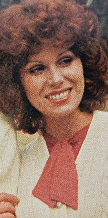 Re: CELEBRITIES IN BLOUSES 4694-re--celebrities-in-blouses.jpg