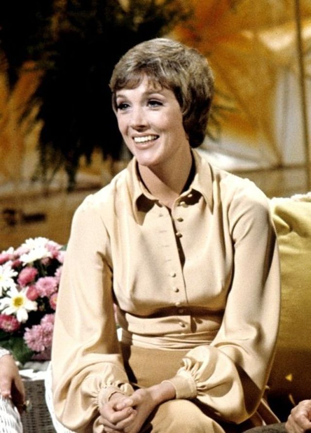 Re: CELEBRITIES IN BLOUSES 4798-re--celebrities-in-blouses.jpg