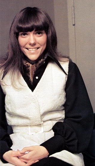 Re: CELEBRITIES IN BLOUSES 4923-re--celebrities-in-blouses.jpg