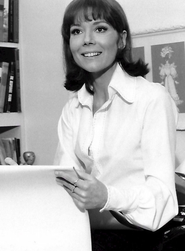 Re: CELEBRITIES IN BLOUSES 5010-re--celebrities-in-blouses.jpg