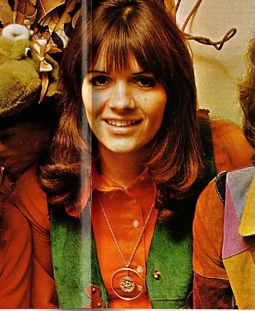 Re: CELEBRITIES IN BLOUSES 5021-re--celebrities-in-blouses.jpg