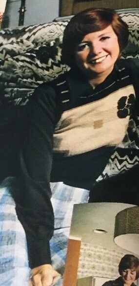 Re: CELEBRITIES IN BLOUSES 5031-re--celebrities-in-blouses.jpg