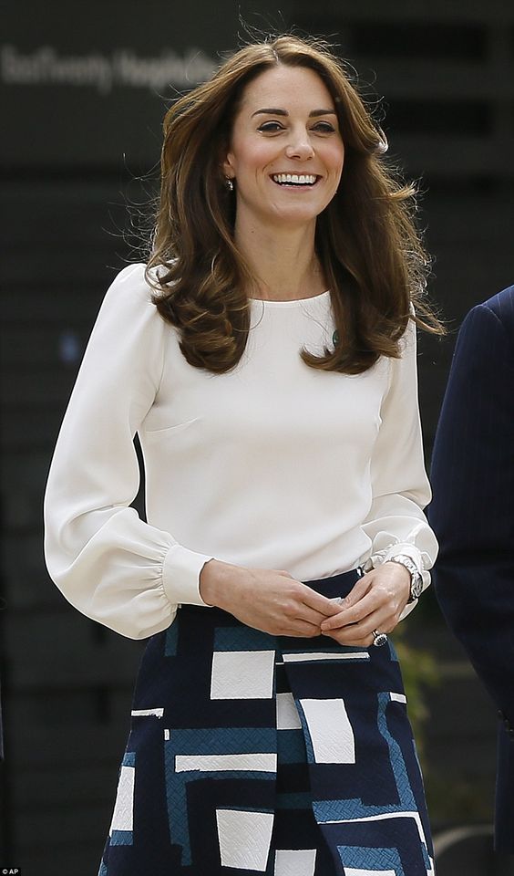 Re: CELEBRITIES IN BLOUSES 5052-re--celebrities-in-blouses.jpg