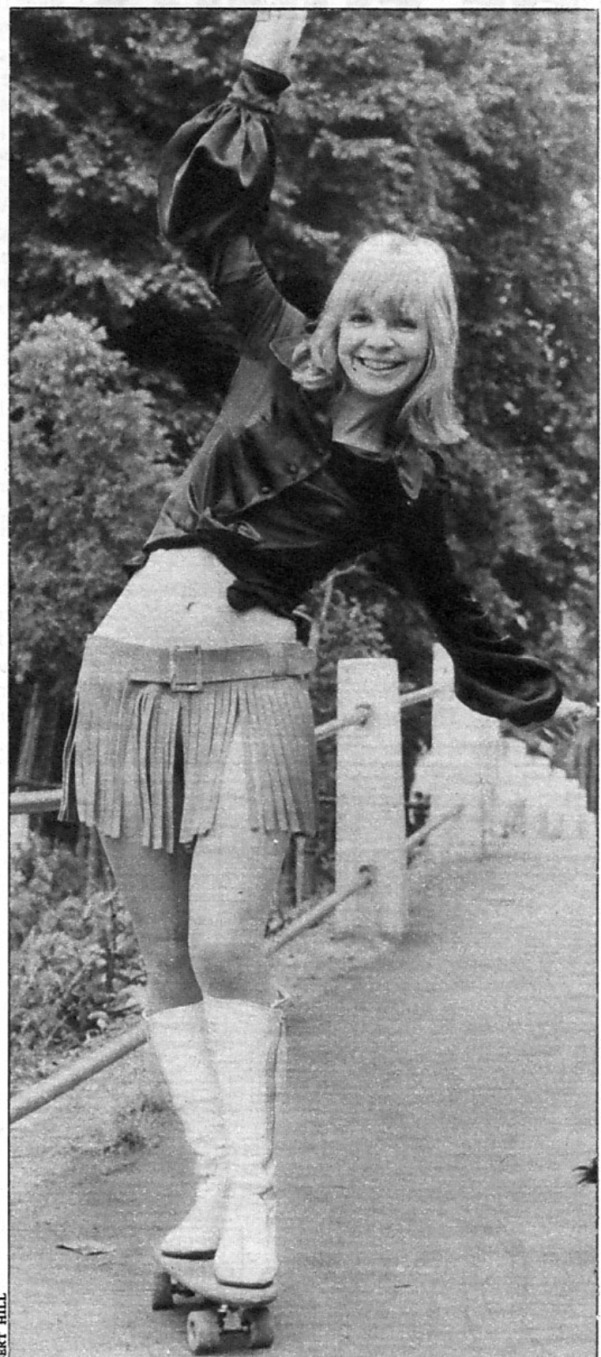 Re: CELEBRITIES IN BLOUSES 5232-re--celebrities-in-blouses.jpg