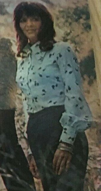 Re: CELEBRITIES IN BLOUSES 5470-re--celebrities-in-blouses.jpg