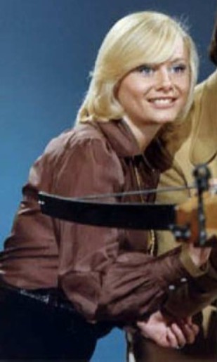 Re: CELEBRITIES IN BLOUSES 5540-re--celebrities-in-blouses.jpg