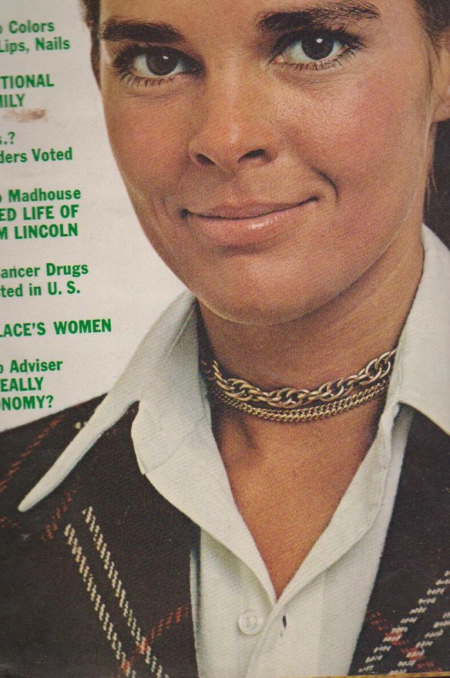 Re: CELEBRITIES IN BLOUSES 5622-re--celebrities-in-blouses.jpg