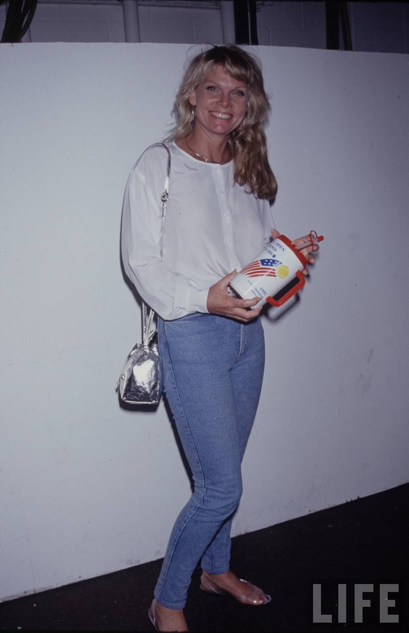 Re: CELEBRITIES IN BLOUSES 5735-re--celebrities-in-blouses.jpg