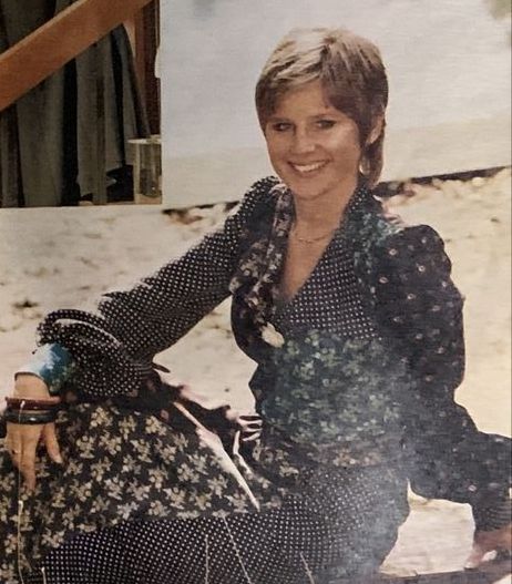 Re: CELEBRITIES IN BLOUSES 5823-re--celebrities-in-blouses.jpg