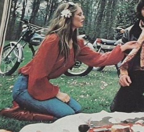 Re: CELEBRITIES IN BLOUSES 5902-re--celebrities-in-blouses.jpg