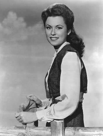 Re: CELEBRITIES IN BLOUSES 5944-re--celebrities-in-blouses.jpg