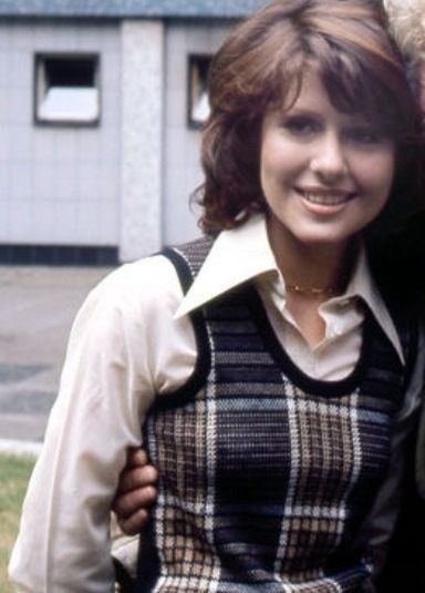 Re: CELEBRITIES IN BLOUSES 6099-re--celebrities-in-blouses.jpg