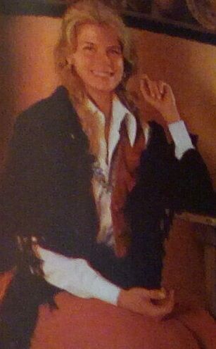 Re: CELEBRITIES IN BLOUSES 6186-re--celebrities-in-blouses.jpg