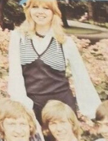 Re: CELEBRITIES IN BLOUSES 6214-re--celebrities-in-blouses.jpg