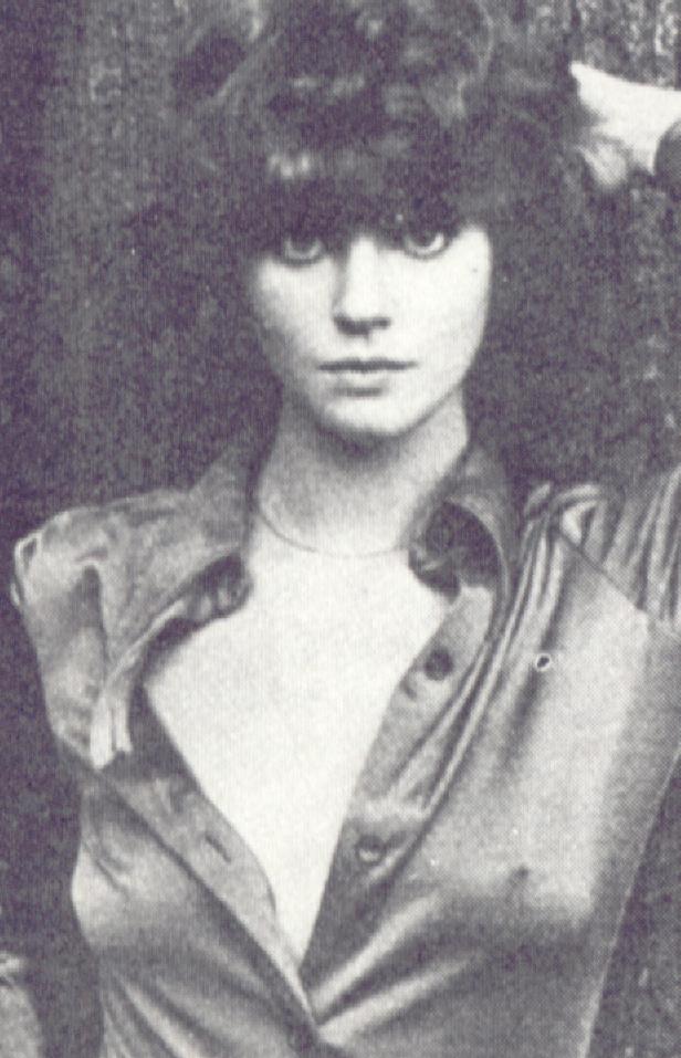 Re: CELEBRITIES IN BLOUSES 6395-re--celebrities-in-blouses.jpg