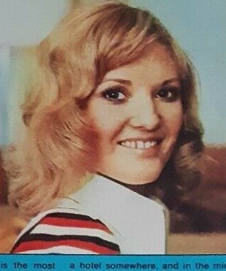 Re: CELEBRITIES IN BLOUSES 6402-re--celebrities-in-blouses.jpg