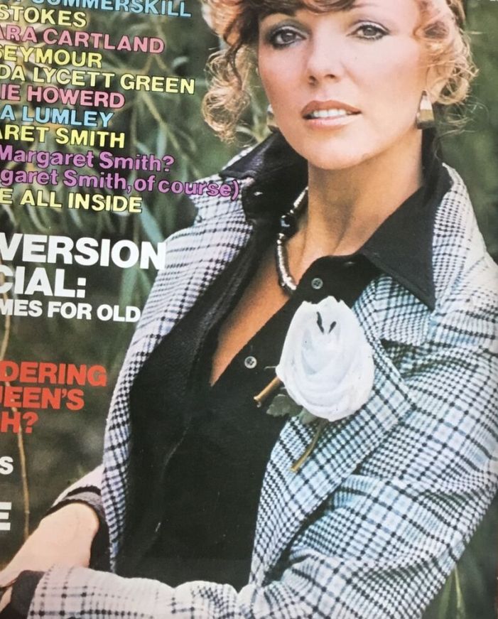 Re: CELEBRITIES IN BLOUSES 6410-re--celebrities-in-blouses.jpg