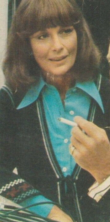 Re: CELEBRITIES IN BLOUSES 6443-re--celebrities-in-blouses.jpg