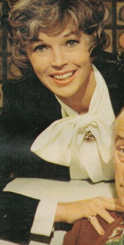 Re: CELEBRITIES IN BLOUSES 6450-re--celebrities-in-blouses.jpg