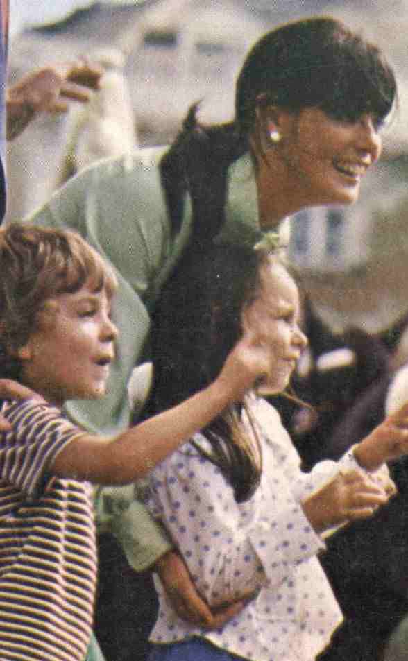 Catalogue Girls 6955-catalogue-girls.jpg