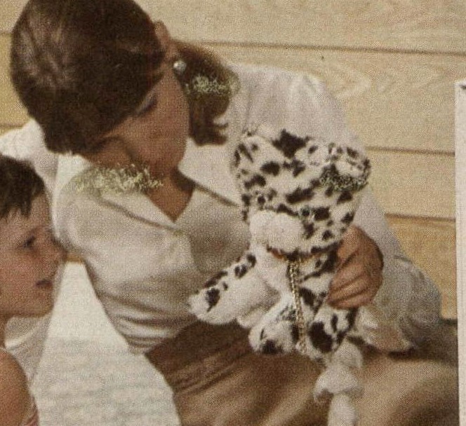 Catalogue Girls 7255-catalogue-girls.jpg