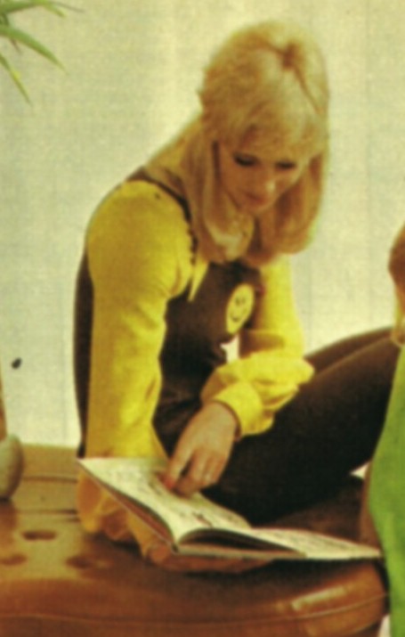 Catalogue Girls 7513-catalogue-girls.jpg