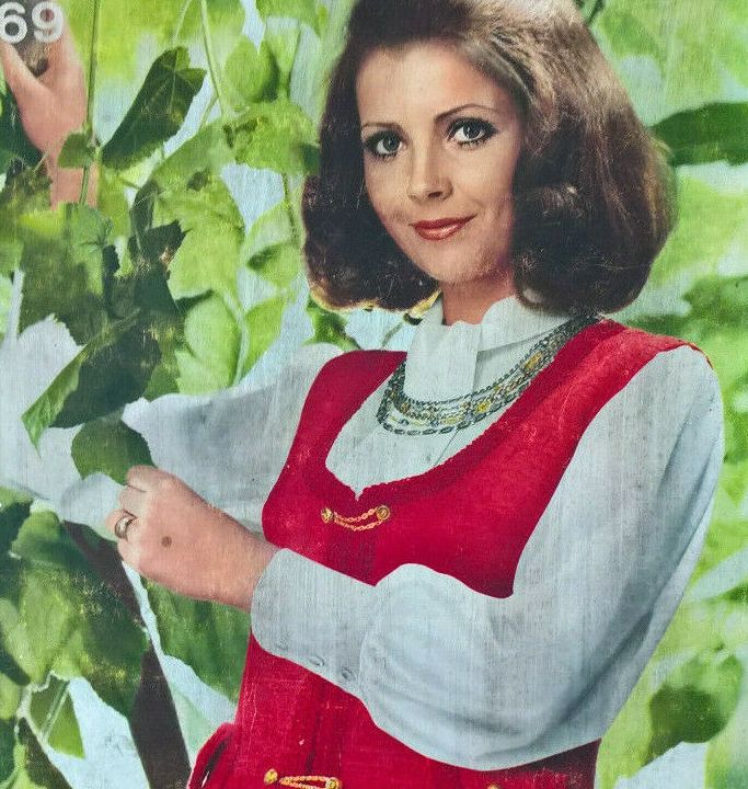 Catalogue Girls 7951-catalogue-girls.jpg