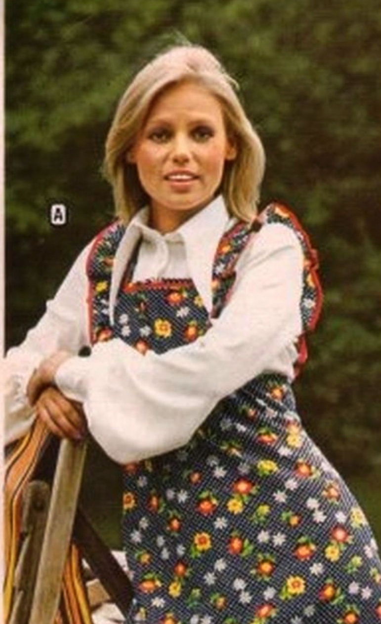 Catalogue Girls 8214-catalogue-girls.jpg